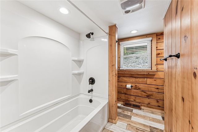 733 Mckee Rd, White Oak, PA 15131