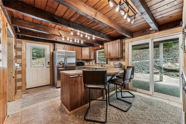 733 Mckee Rd, White Oak, PA 15131