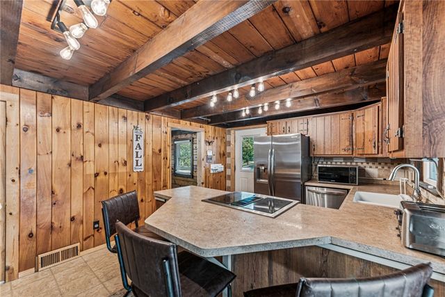 733 Mckee Rd, White Oak, PA 15131