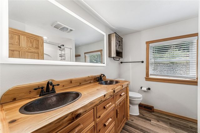 733 Mckee Rd, White Oak, PA 15131