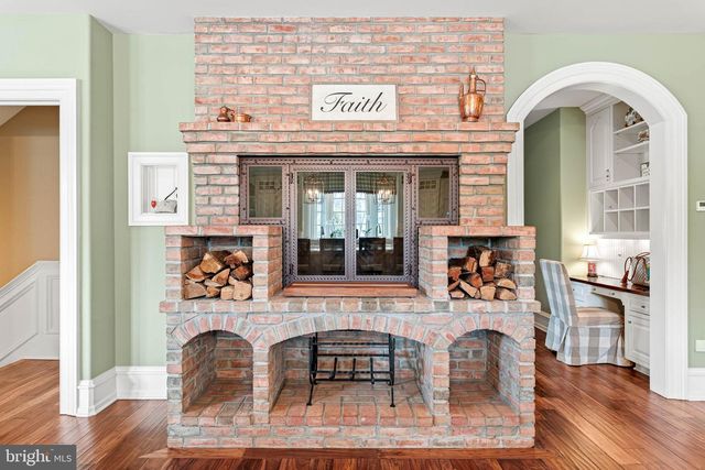 1075 S LEOPARD RD, Berwyn, PA 19312