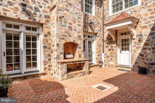1075 S LEOPARD RD, Berwyn, PA 19312