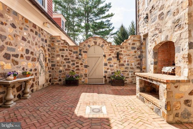 1075 S LEOPARD RD, Berwyn, PA 19312
