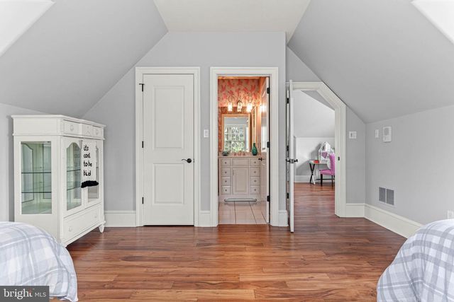 1075 S LEOPARD RD, Berwyn, PA 19312