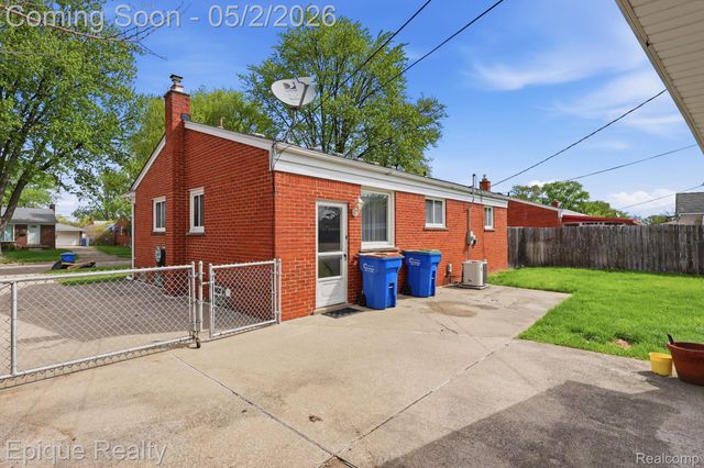 4442 Lutz Drive, Warren, MI 48092