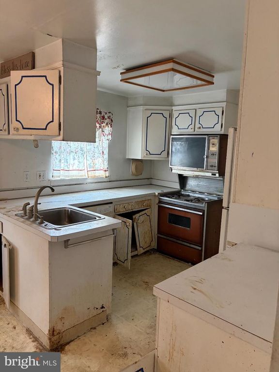 727 ARNOLD ST, PHILADELPHIA, PA 19111 — photo 2