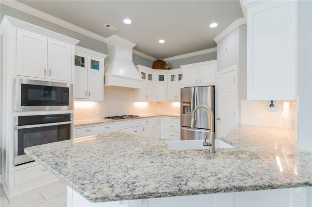 809 Wembley Park, Cave Springs, AR 72718