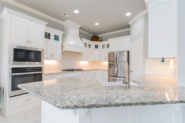 809 Wembley Park, Cave Springs, AR 72718