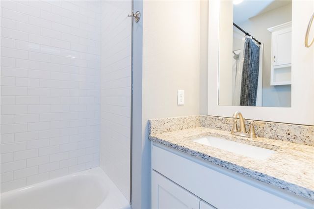 809 Wembley Park, Cave Springs, AR 72718