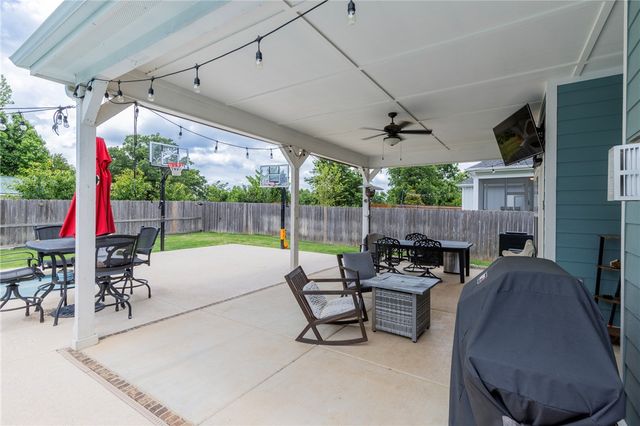 809 Wembley Park, Cave Springs, AR 72718