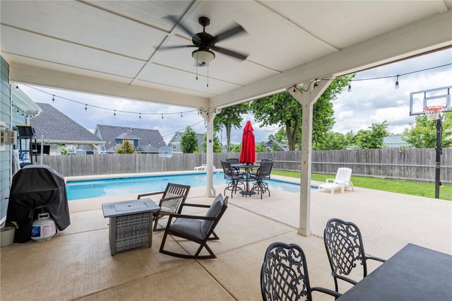 809 Wembley Park, Cave Springs, AR 72718