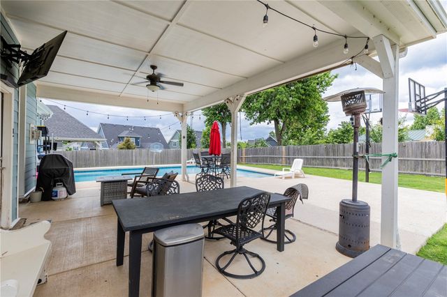 809 Wembley Park, Cave Springs, AR 72718