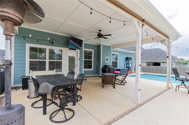 809 Wembley Park, Cave Springs, AR 72718