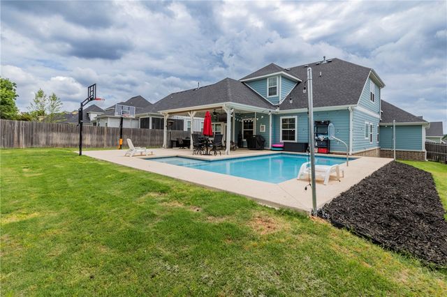 809 Wembley Park, Cave Springs, AR 72718