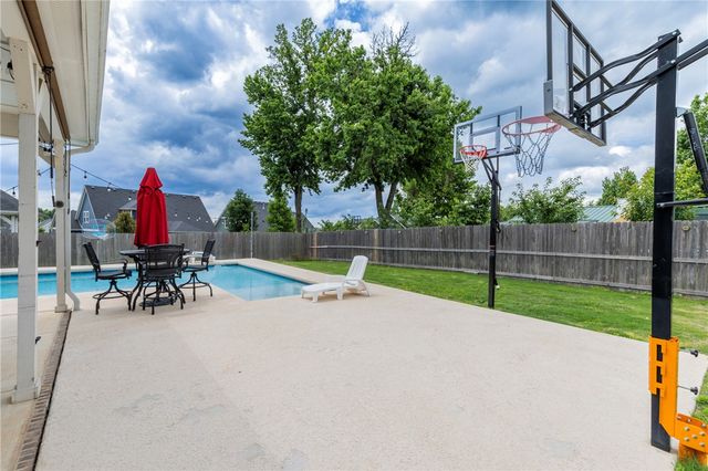 809 Wembley Park, Cave Springs, AR 72718