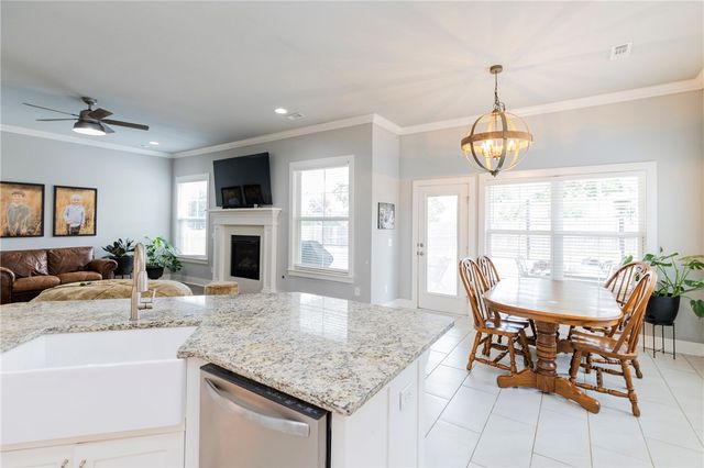 809 Wembley Park, Cave Springs, AR 72718