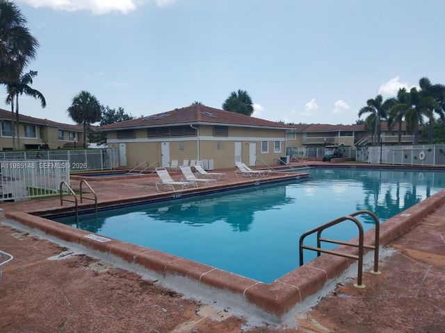 10040 Twin Lakes Dr 37-A, Coral Springs, FL 33071