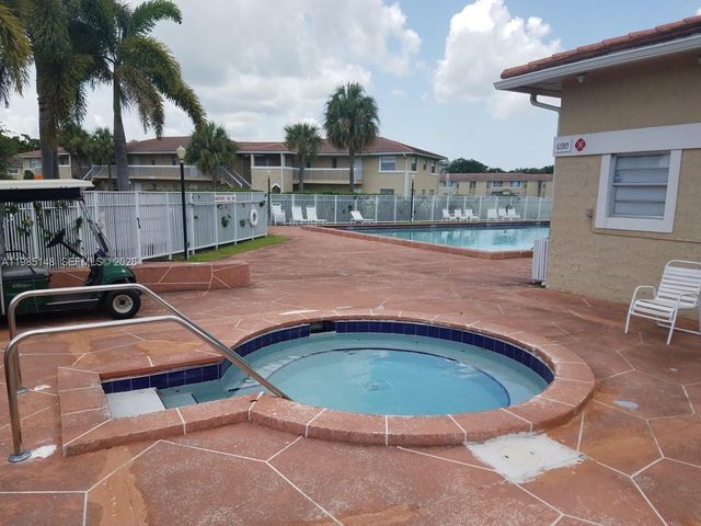 10040 Twin Lakes Dr 37-A, Coral Springs, FL 33071