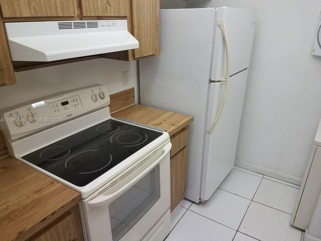 10040 Twin Lakes Dr 37-A, Coral Springs, FL 33071