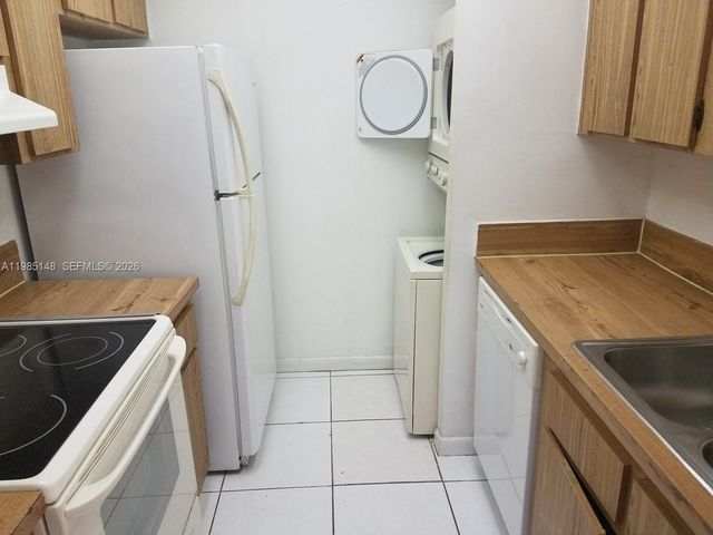 10040 Twin Lakes Dr 37-A, Coral Springs, FL 33071