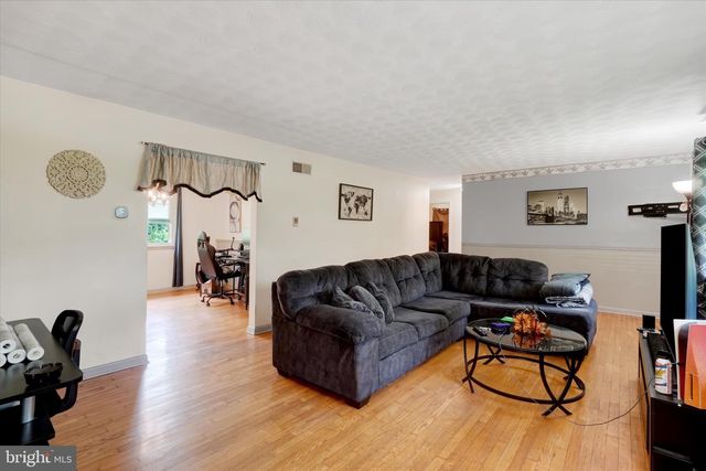 1345 WINDSOR RD, Red Lion, PA 17356