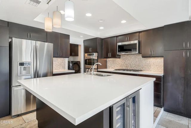 2010 Kingsbridge Way, Oxnard, CA 93035