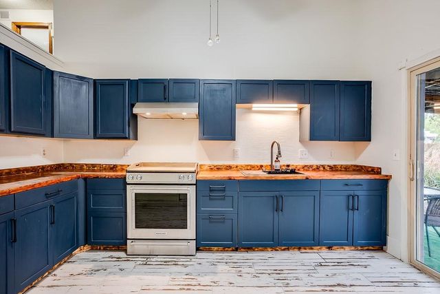 2048 N Forest Park St, Derby, KS 67037