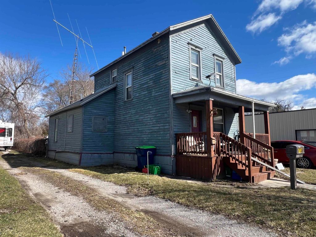 704 Salzburg Avenue, Bay City, MI 48706