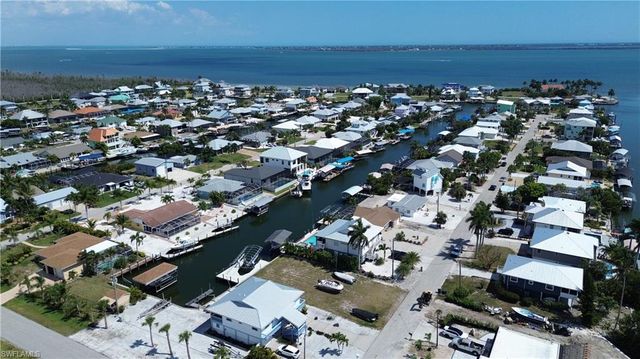 2480 Sycamore ST, St. James City, FL 33956
