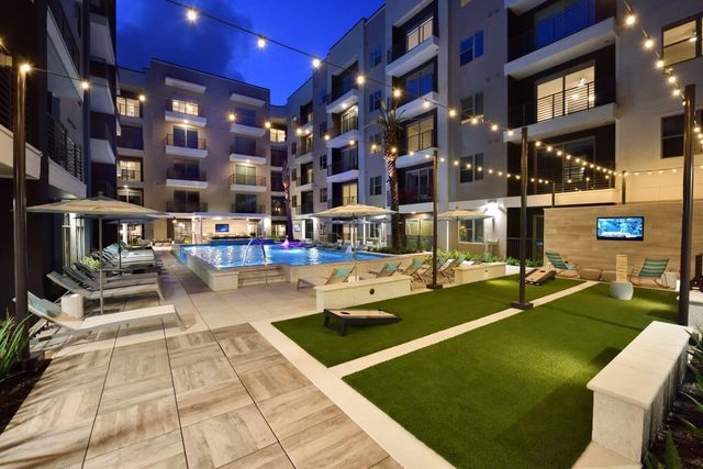 6400 Washington Avenue 411, Houston, TX 77007
