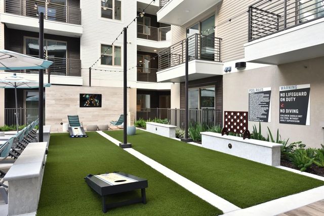 6400 Washington Avenue 411, Houston, TX 77007