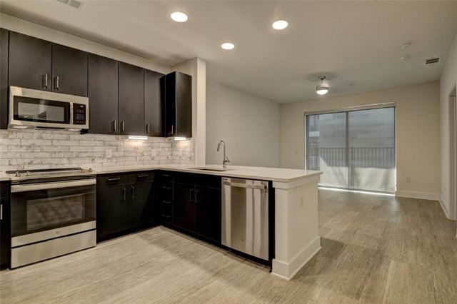 6400 Washington Avenue 411, Houston, TX 77007