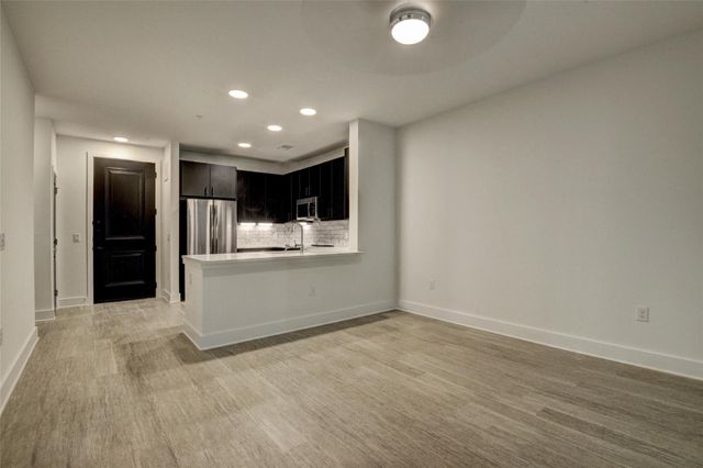 6400 Washington Avenue 411, Houston, TX 77007