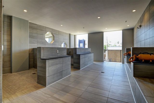 6400 Washington Avenue 411, Houston, TX 77007