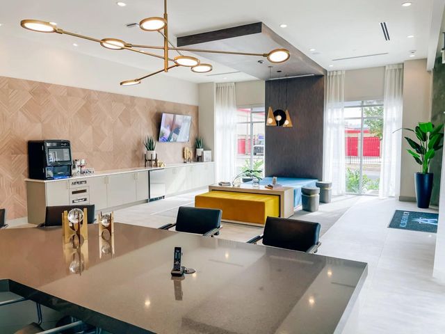 6400 Washington Avenue 411, Houston, TX 77007