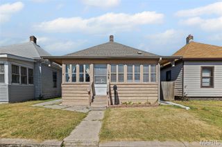 79 E Lorena Avenue, Wood River, IL 62095