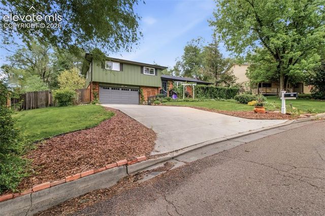 21 Newport Circle, Colorado Springs, CO 80906