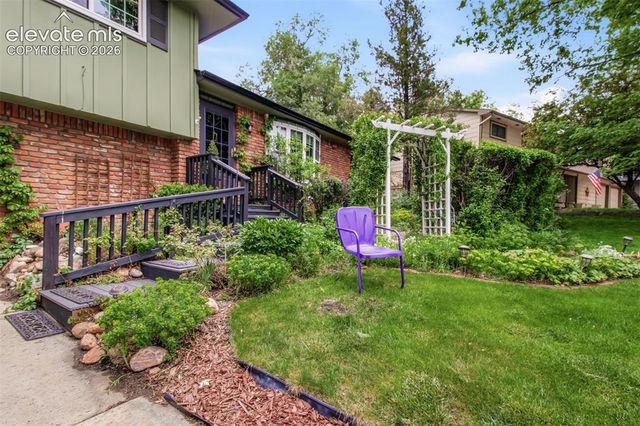 21 Newport Circle, Colorado Springs, CO 80906