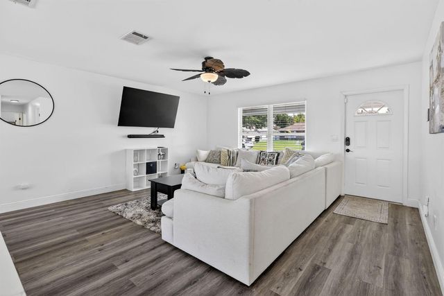 161 SW Dalva Avenue, Port St. Lucie, FL 34984