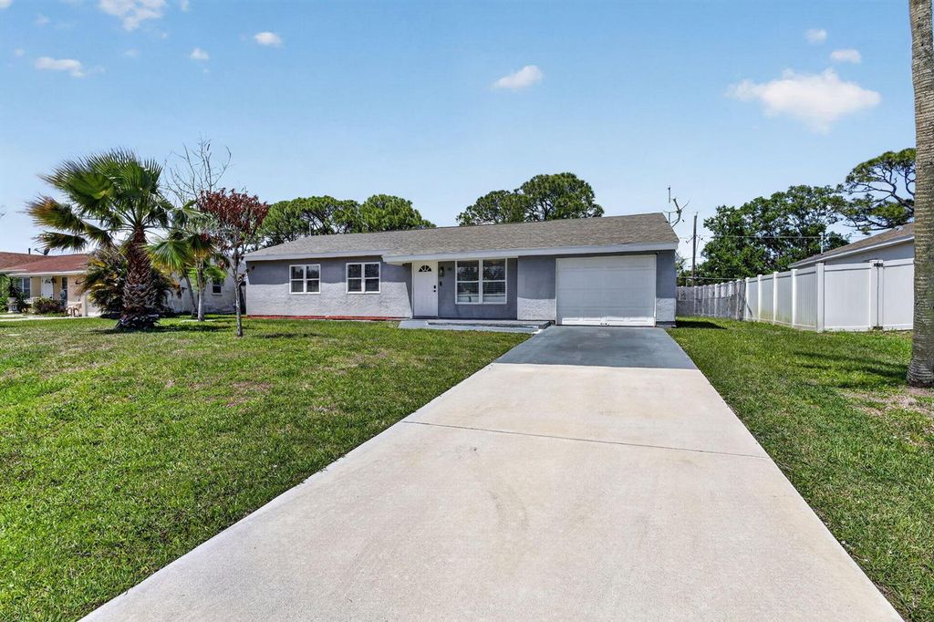 161 SW Dalva Avenue, Port St. Lucie, FL 34984