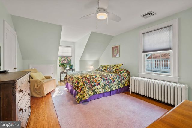 1703 RUSSELL RD, Alexandria, VA 22301