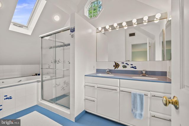 1703 RUSSELL RD, Alexandria, VA 22301