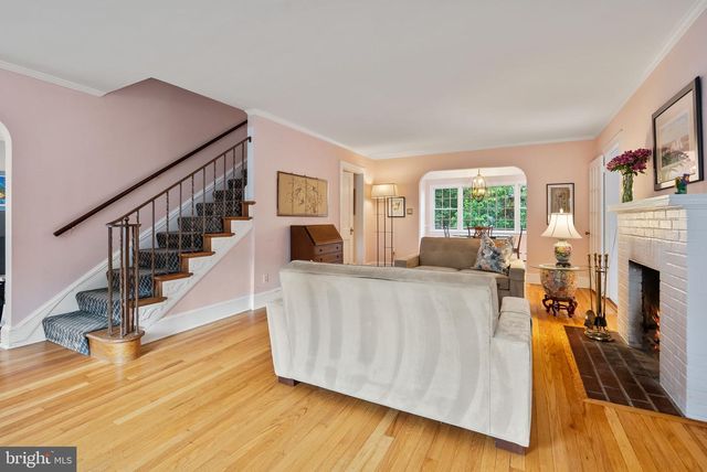 1703 RUSSELL RD, Alexandria, VA 22301