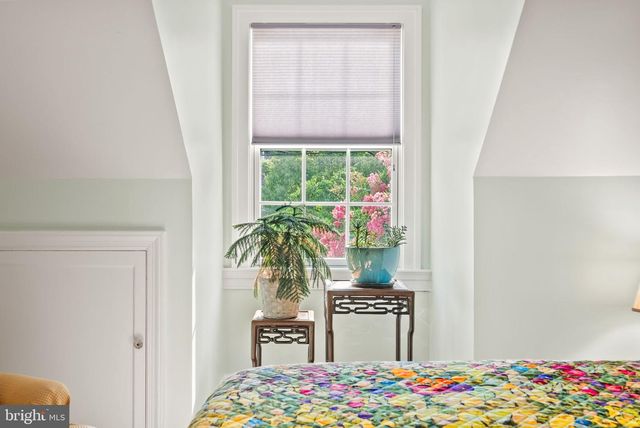 1703 RUSSELL RD, Alexandria, VA 22301