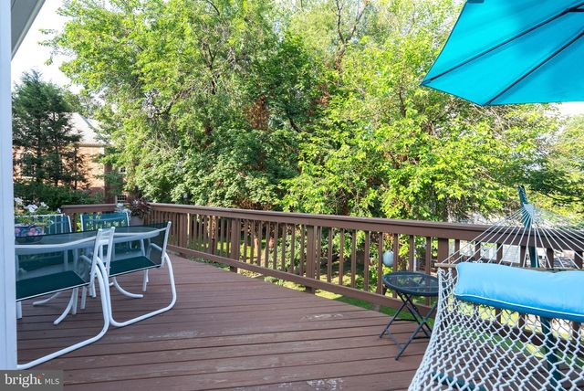 1703 RUSSELL RD, Alexandria, VA 22301
