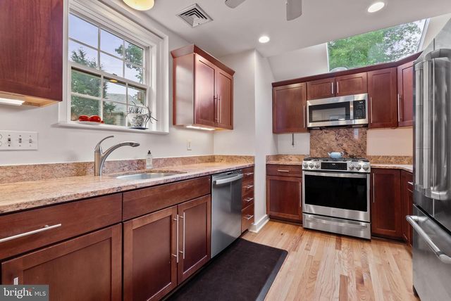 1703 RUSSELL RD, Alexandria, VA 22301