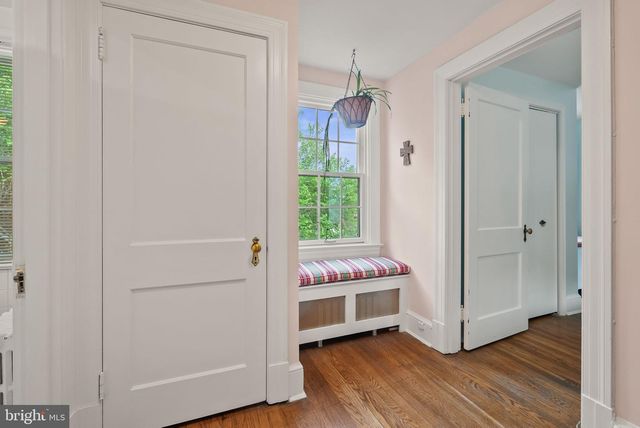 1703 RUSSELL RD, Alexandria, VA 22301