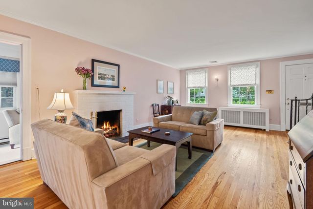 1703 RUSSELL RD, Alexandria, VA 22301