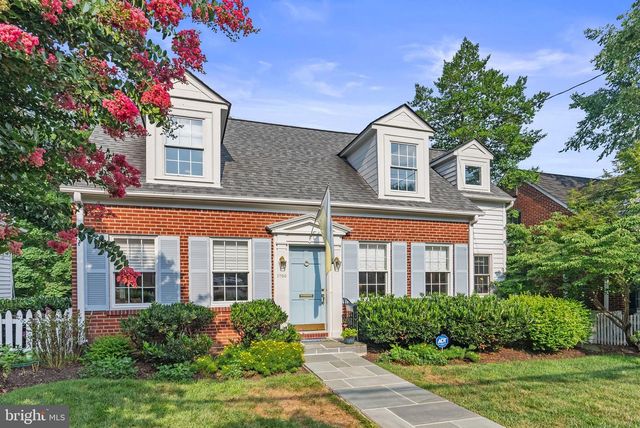 1703 RUSSELL RD, Alexandria, VA 22301