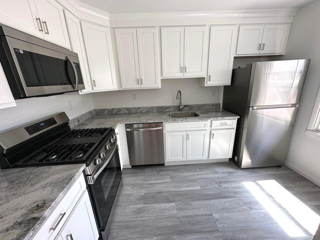 29 Standish Road APT 3, Stamford, CT 06902